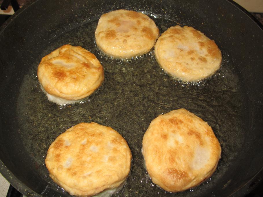 Bomben in einer Pfanne braten