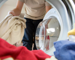 Ali je mogoče in kako umiti plašč v pralnem stroju? Kako umivati \u200b\u200bplašč kašmirja, drapeža, volne doma: navodila, koristni nasveti