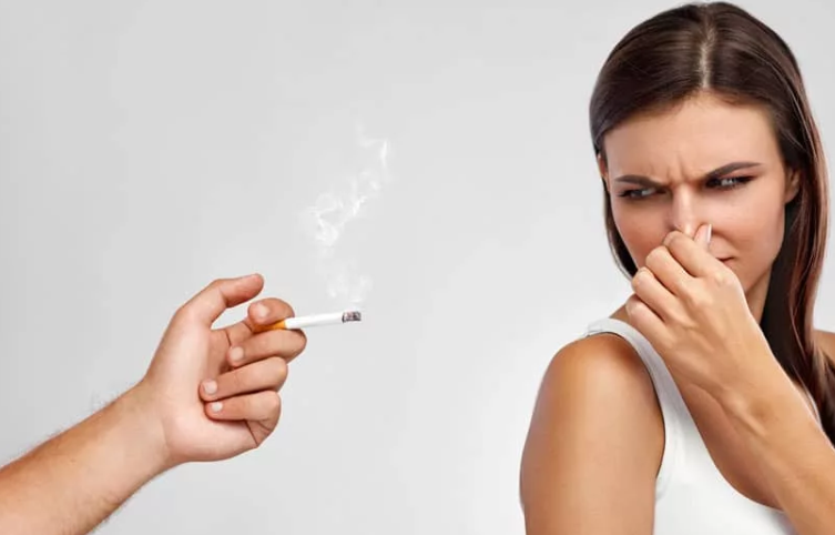 Smoking: the cause of constant unpleasant odor from adults