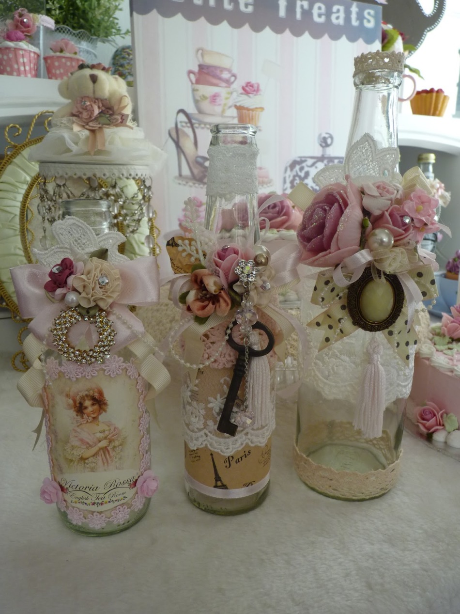 Decoupage from napkins, ribbons and lace