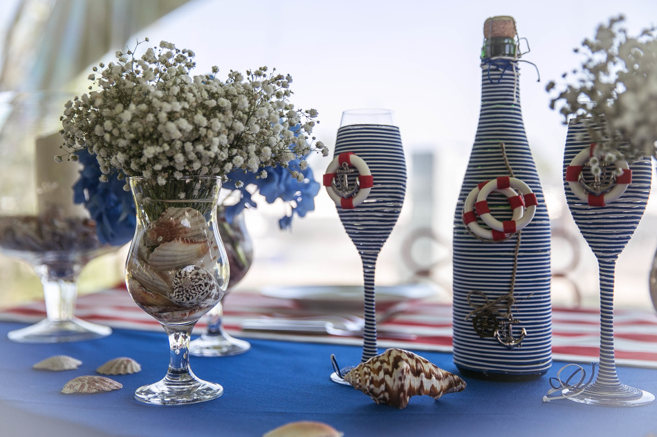 Decoupage of bottles and glasses in a marine style