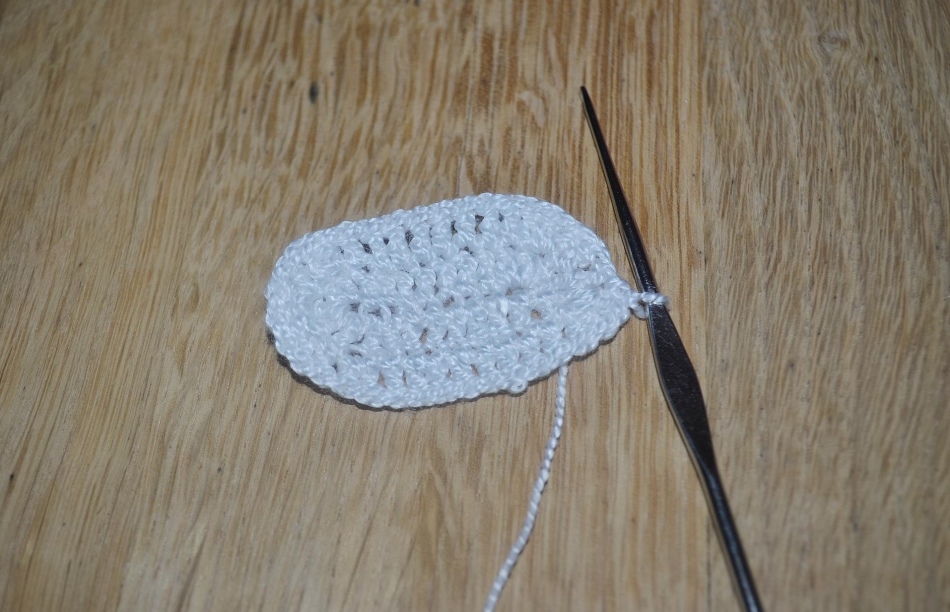 Continuation of knitting oval for laying