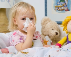 Eine Erkältung bei einem Kind: Die ersten Anzeichen, Symptome, Behandlung, Prävention. Wie kann man ein Kind schnell in einem Kind heilen?