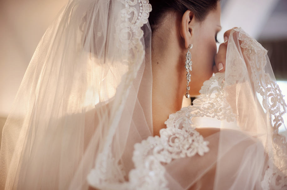 Платья и фата невесты