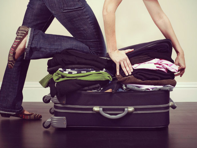 Comment assembler une valise: comment faire une liste, choisir les choses nécessaires, choisir un organisateur? Comment assembler une valise lors d'un voyage d'affaires, en vacances: comment ajouter de manière compacte des choses, des conseils et des recommandations, des schémas