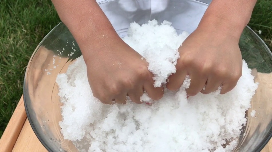 Artificial snow from children's diapers