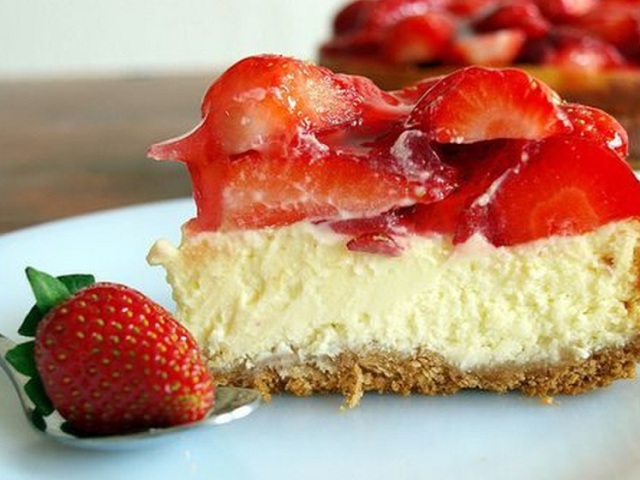 Wie man Cottage Cheese Casserole mit Erdbeeren lecker und schnell kocht: Rezept