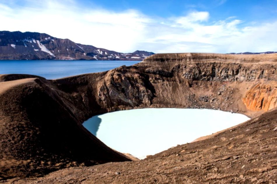 Askya volcano flooded with a hot lake