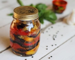Padlizsán paradicsommal, borssal, sárgarépával és gombával a télen: 3 A legjobb recept részletes összetevőkkel