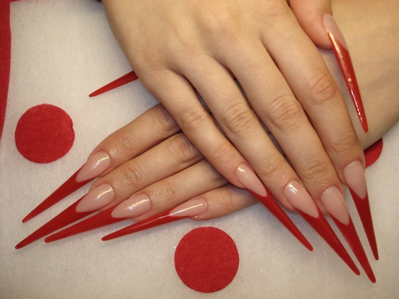 Nails Stylets - an undeniable taboo for a red dress
