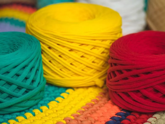 Fil tricoté - à quoi sert-il et à quoi sert-il? Comment faire du fil tricoté à partir d'un t-shirt de vos propres mains: instructions