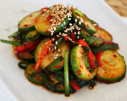 Sayuran dalam bahasa Korea: wortel dengan jamur, mentimun dengan zucchini, terong dengan tomat dan lada manis: 3 resep paling lezat dengan bahan rinci