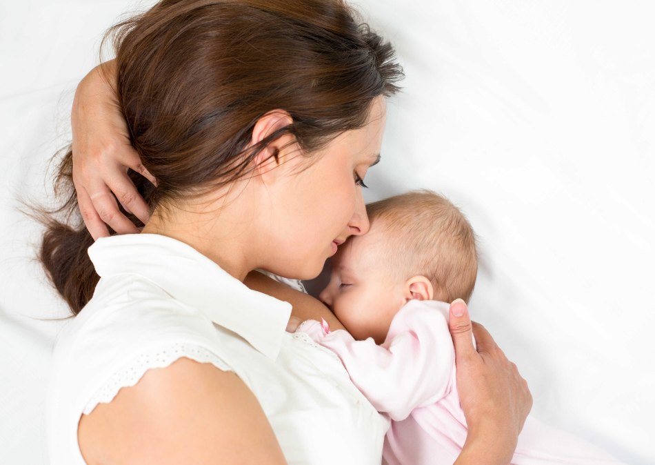 Le donne con allattamento al seno sono meglio non mangiare bacche.