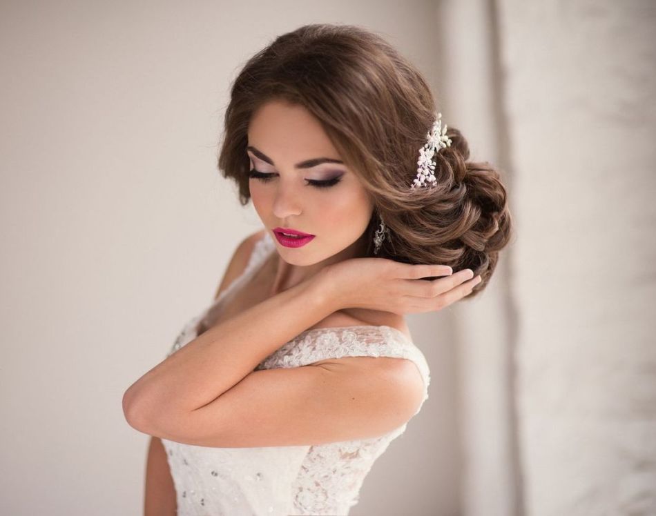 Beautiful image of the bride with impeccable makeup
