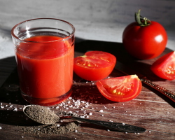 Jus Tomat klasik, dengan kemangi dan seledri: 3 langkah terbaik -dengan resep dengan bahan rinci