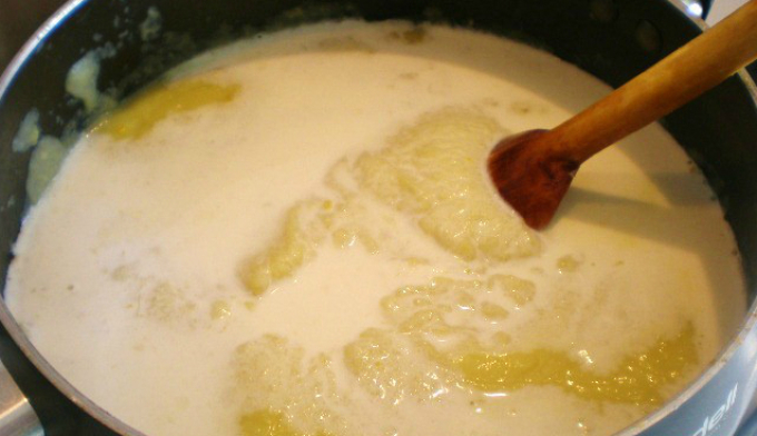 Souppe en purée Pucker: Finissez la cuisson et dispersez sur les assiettes