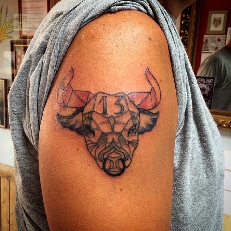 Bull -tatu - a sign of a fighter