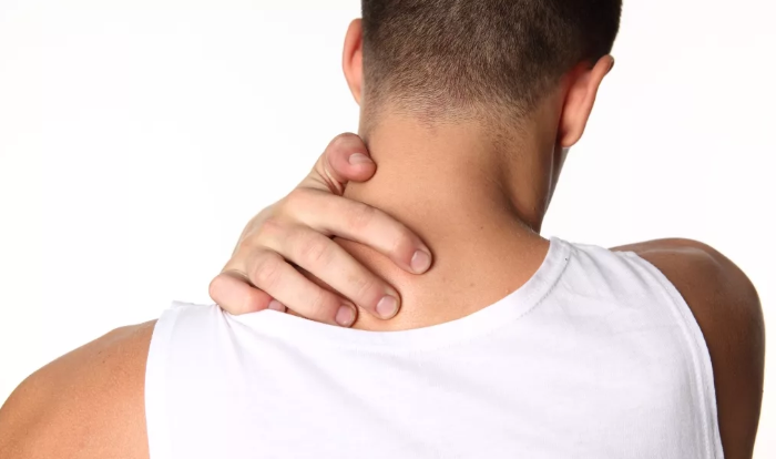 The left side of the neck may hurt from tachycardia