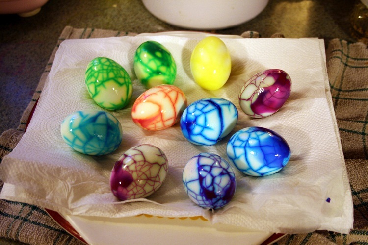 Acrylic paint penetrates protein and yolk even when the shell was whole!