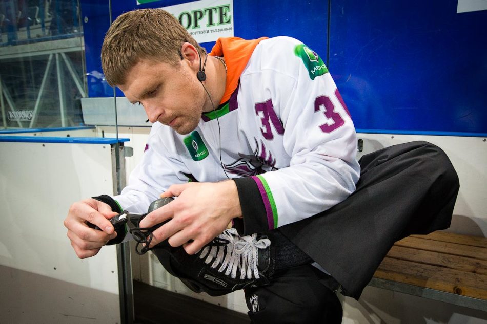 How to sharpen skates at home for skating sports?