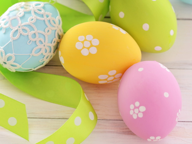 Artigianato - Easter Egg con le tue mani per un bambino in una scuola materna, a scuola, per la competizione: Master Class. Come fare un uovo di Pasqua di carta, perline, nastri, pasta, maestri di cartapesta, filo, giornali, pasta, pasta salata, lavorata a maglia?