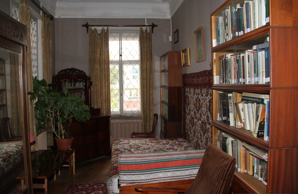 В квартире-музее можно увидеть также советские интерьеры комнат семьи сына художника