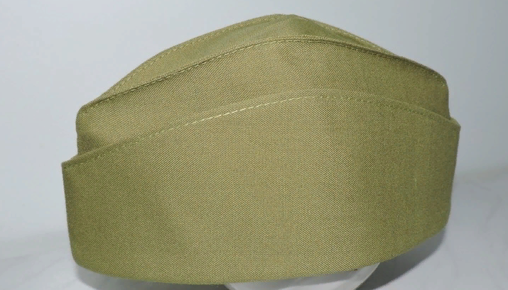 Il risultato fu un vero cappello militare