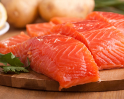 Hogyan lehet sózni a ketu halakat otthon ízléses: tippek a halak megválasztásához és sózásához, a dombok száraz sózásának receptjei és a sóoldat. Hogyan kell gyorsan tisztelegni a ketu -t mustárral, citrommal és kakukkfűvel, vodka: recept