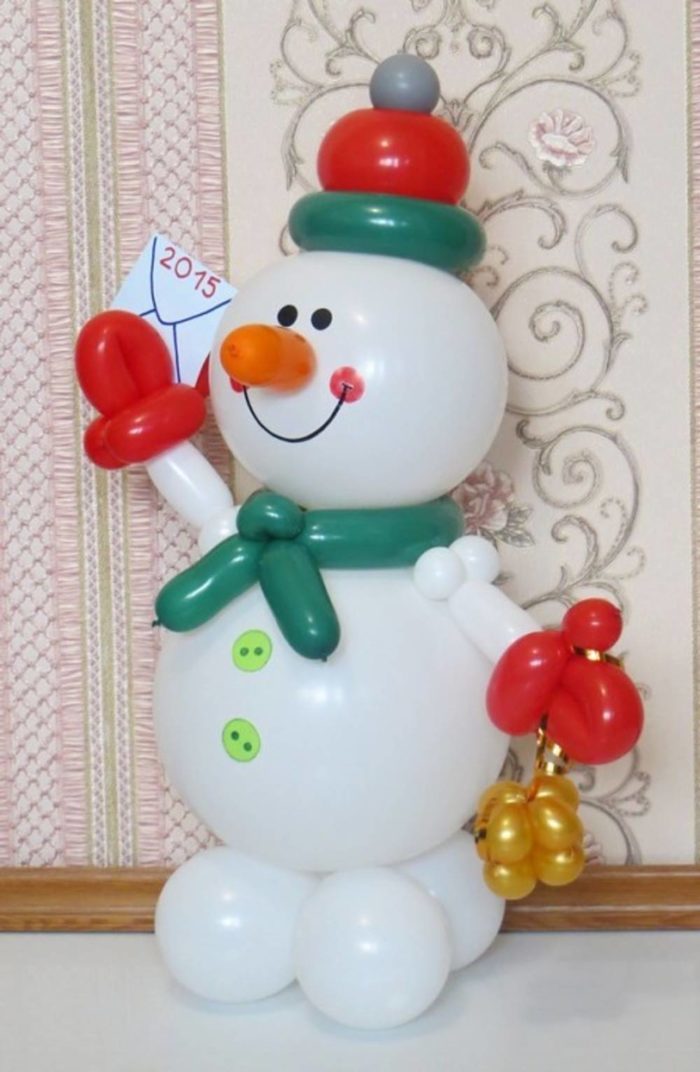 Matte balloons for the manufacture of a snowman are also suitable