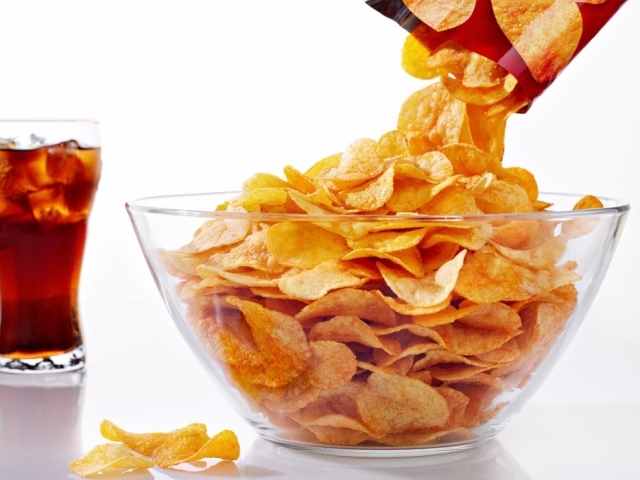 Varför det är skadligt att äta chips: fördelar och skada, effekten av chips på kroppen. Hur finns det några chips om du älskar dem? Hur lagar jag läcker hemma?