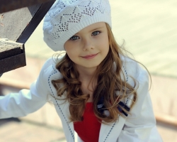 Children's berets and crochet for girls and boy: schemes and description. How to crochet and knitting needles for children for summer, spring, autumn?