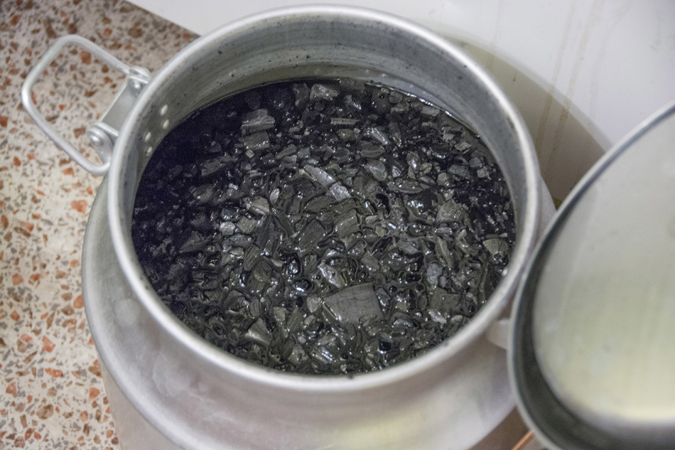Cleaning moonshine carbon for barbecue