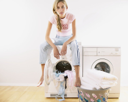 العفن على الملابس: كيف تحصل ، إزالة ، اغسل؟ كيفية إزالة القالب من عربة الأطفال؟