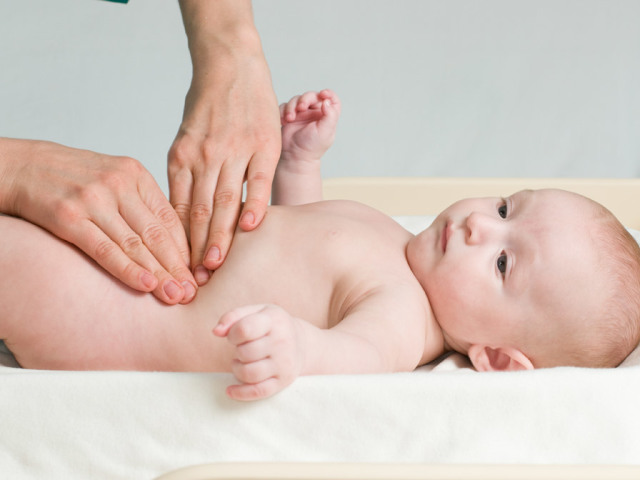 Masažo novorojenčku doma. Kako narediti masažo na novorojenčka s kolikom, zaprtje, kilo?