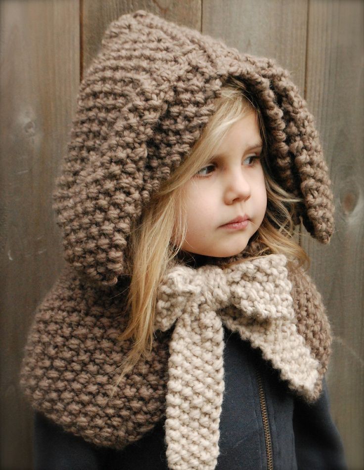 Crochet Snood dengan telinga untuk seorang gadis - keledai