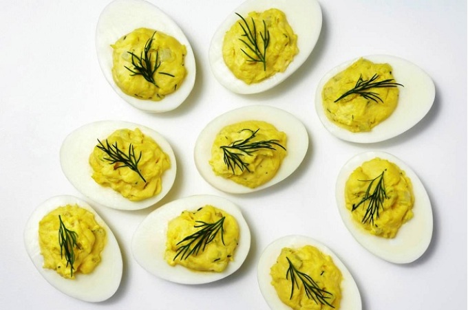 Яйца, фаршированые сырно-творожным кремом