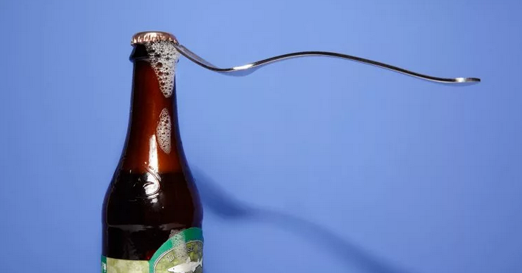 La botella se puede abrir sin abrir con un tenedor