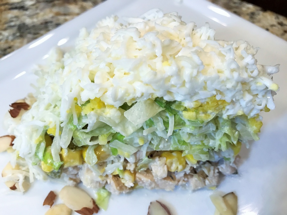 Bride Salad: Bahan dan langkah -dengan resep klasik dengan ayam asap