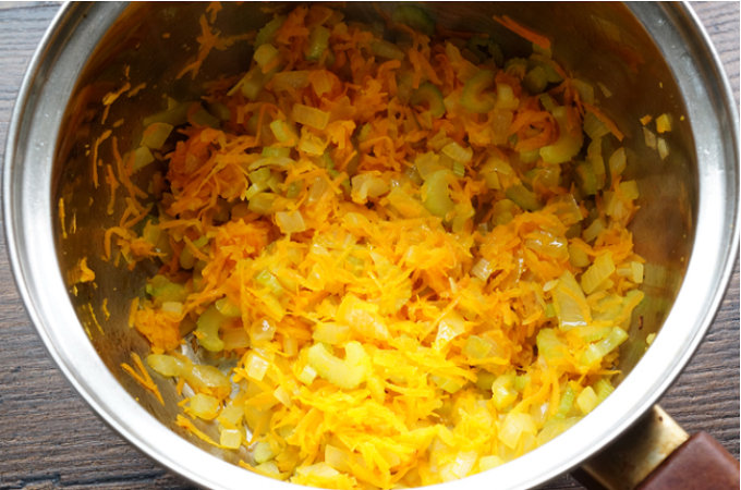 Соффрито — овощная основа для соуса болоньезе