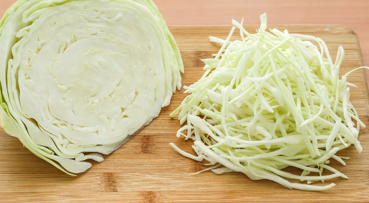 Cut the cabbage for salting correctly