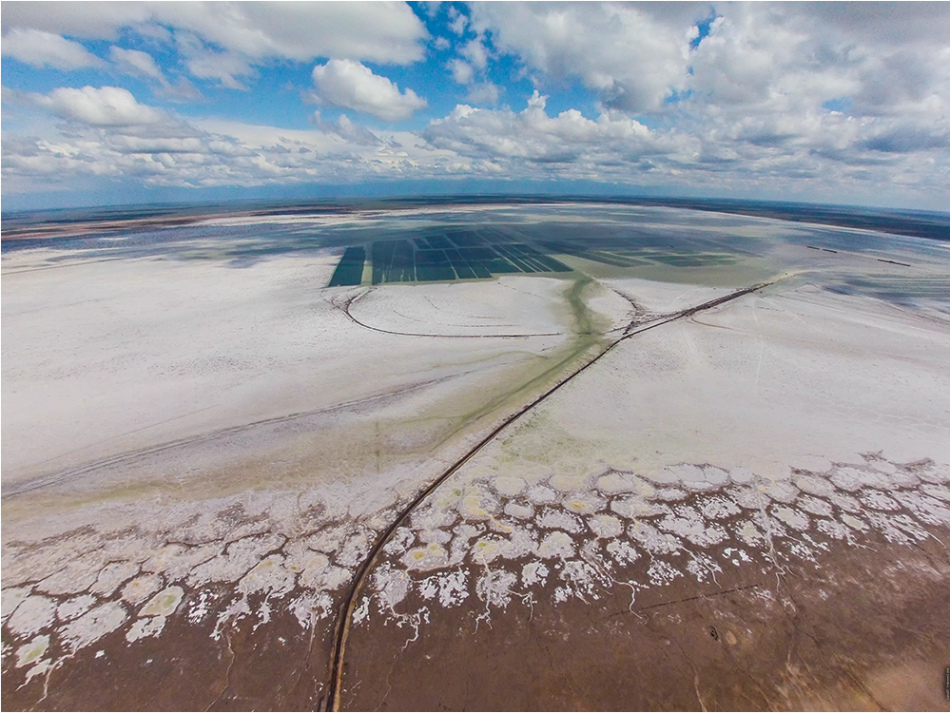 С очень соленой водой