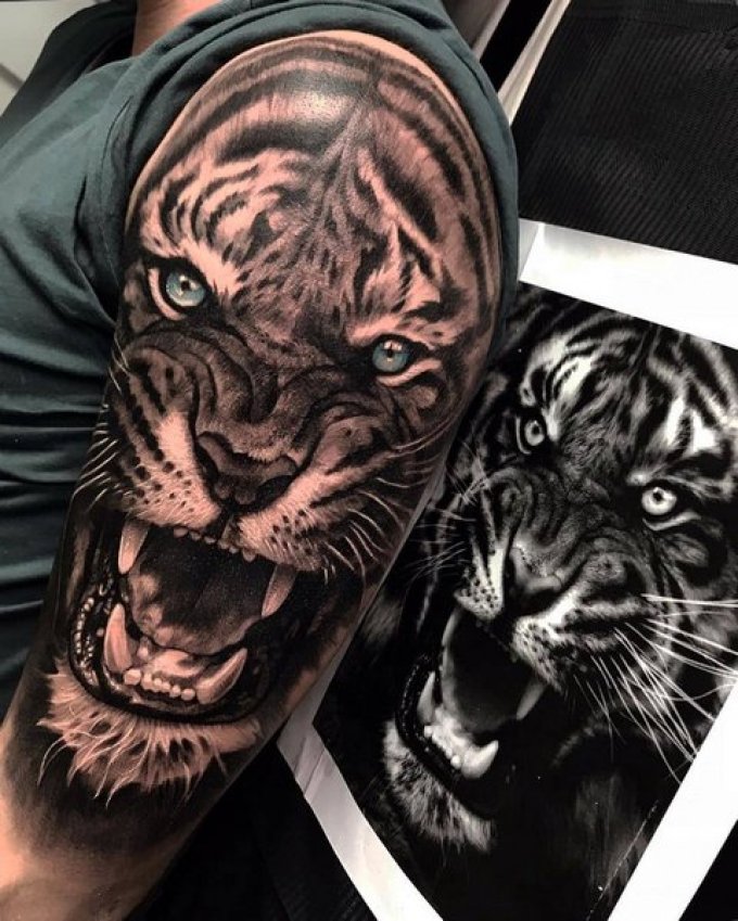 Глаза у тигра в тату нужно непременно делать цветными - так изображение получается более выразительным
