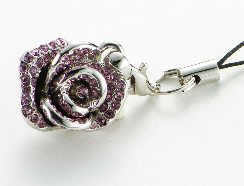 A gift for 10 years of wedding - a rose -shaped pendant