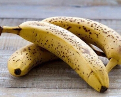 Είναι δυνατόν να φάτε μια μπανάνα με μαύρα σημεία; Μαύρες μπανάνες μέσα και έξω, που μπορούν να κατασκευαστούν από μαύρες μπανάνες: συνταγές με σκοτεινές και ώριμες μπανάνες