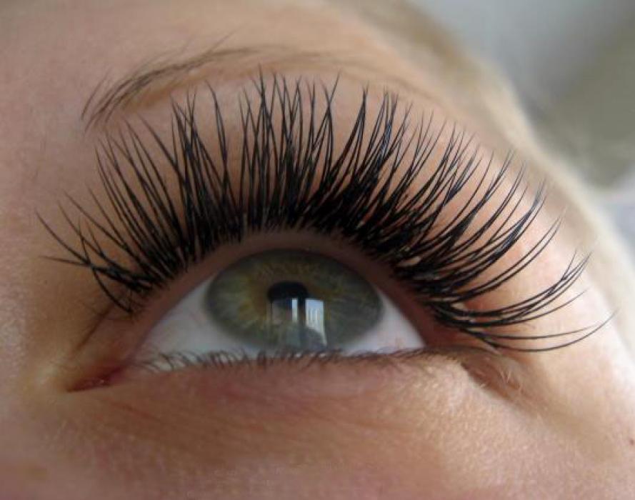 Lamination of eyelashes with gelatin at home