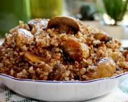 Wie man Buchweizen mit Eintopf in einer Pfanne, in einem Slow Cooker, Ofen, in einer Pfanne kocht: die besten Rezepte. Wie man Buchweizen mit Eintopf mit Pilzen, Gemüse, Zwiebeln, in einem Gebot macht: Rezepte