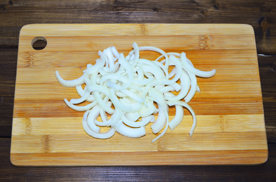 This is how the onion is cut for meat