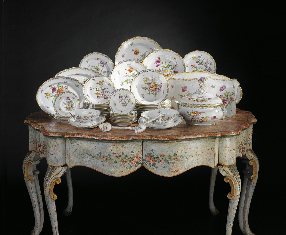 La porcelaine antique peut devenir la base de la collection familiale