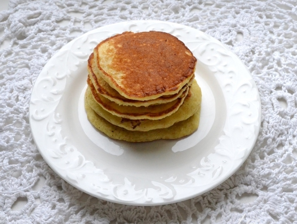 Estos son panqueques sin leche para el desayuno infantil