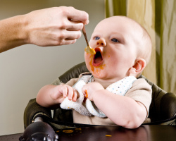 Bagaimana cara memberi makan anak pada 9 bulan? Menu, diet, dan diet anak pada 9 bulan